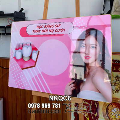 Khung tranh phòng khám nha khoa thẫm mỹ, Tranh treo tường Nha Khoa bộc răng sứ nụ cười tự tin tráng gương NKQC6