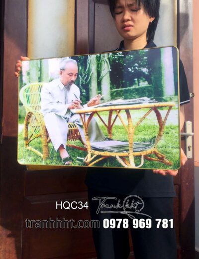Khung ảnh bác Hồ, tranh bác Hồ treo tường, Tranh tráng gương Bác Hồ giản dị ngồi bàn làm việc trang trí treo tường HQC34
