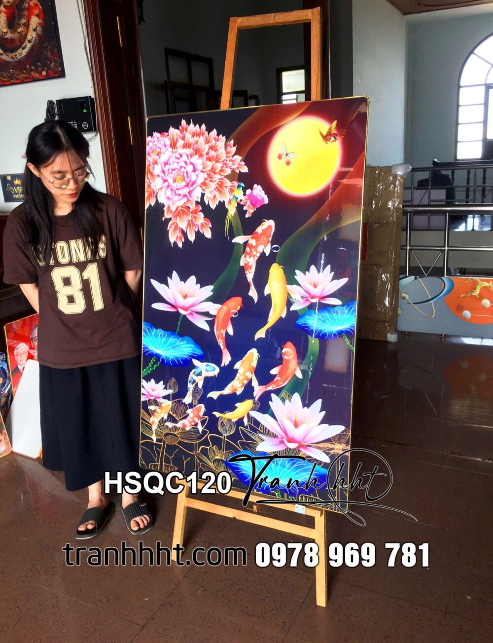 Tranh hoa sen cá chép cá koi hoa mẫu đơn dưới ánh trăng tráng gương treo tường, tranh hoa sen treo phòng khách HSQC120